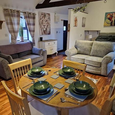 Joiners Arms - Studio Apartments Market Drayton Exteriér fotografie