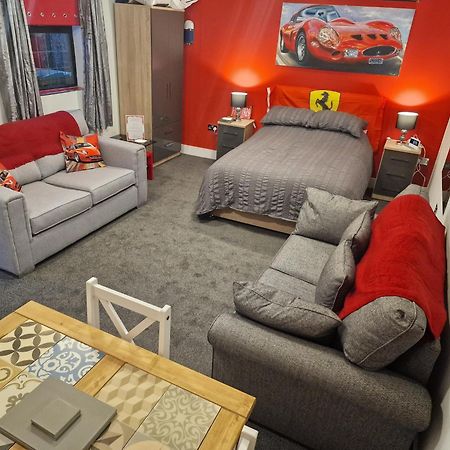 Joiners Arms - Studio Apartments Market Drayton Exteriér fotografie