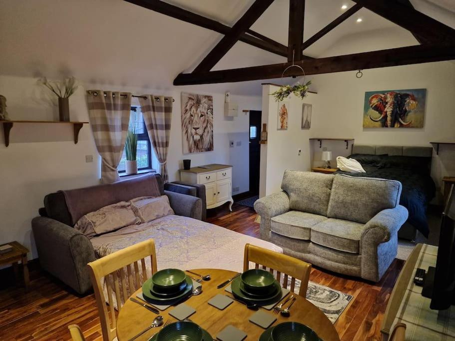 Joiners Arms - Studio Apartments Market Drayton Exteriér fotografie