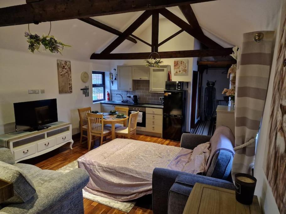 Joiners Arms - Studio Apartments Market Drayton Exteriér fotografie