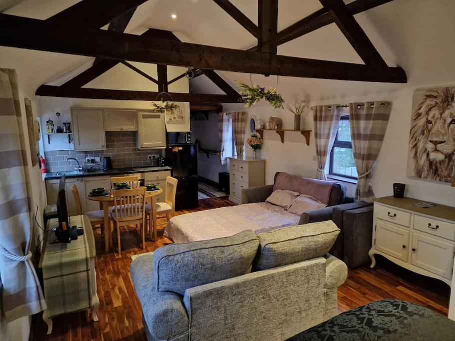 Joiners Arms - Studio Apartments Market Drayton Exteriér fotografie