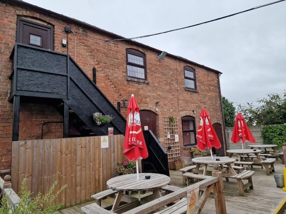 Joiners Arms - Studio Apartments Market Drayton Exteriér fotografie