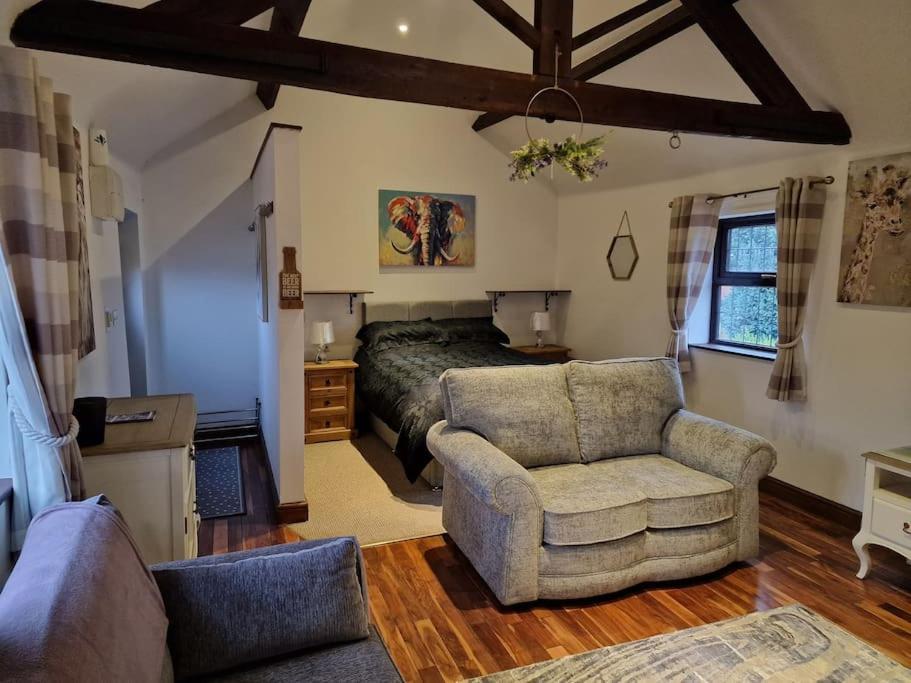 Joiners Arms - Studio Apartments Market Drayton Exteriér fotografie
