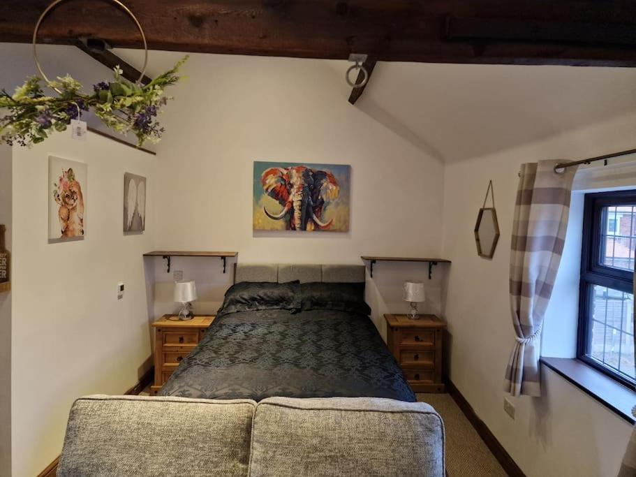 Joiners Arms - Studio Apartments Market Drayton Exteriér fotografie