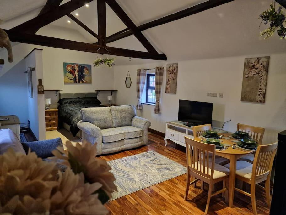 Joiners Arms - Studio Apartments Market Drayton Exteriér fotografie